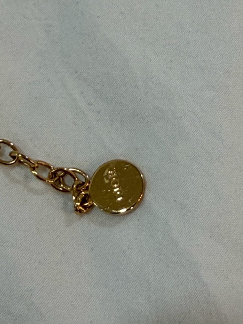 Dior - 30 Montaigne Bracelet
Gold-Finish Metal and White Resin Pearls - Picture 4 of 4